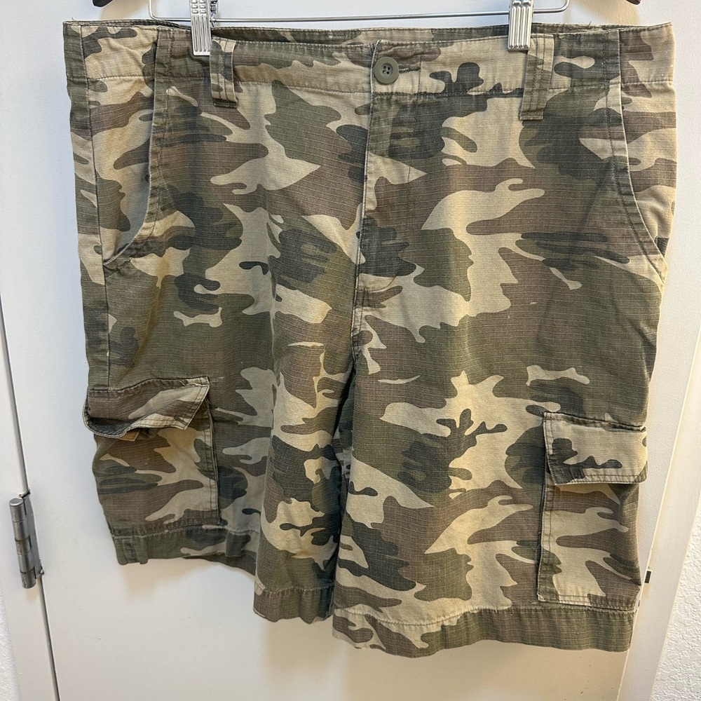 Open Trails Shorts Mens Green /Camo Up Front Pockets Roll  Size 38